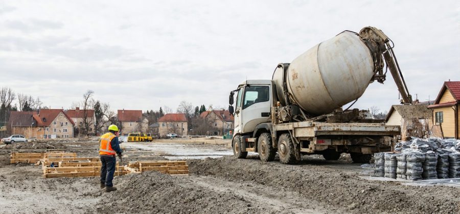 Как выбрать бетон с доставкой в Одинцово: марки, расчет и особенности поставки