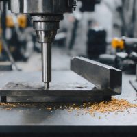 Сверлильно-фрезерные станки: как выбрать оборудование для точной обработки металла и других материалов
